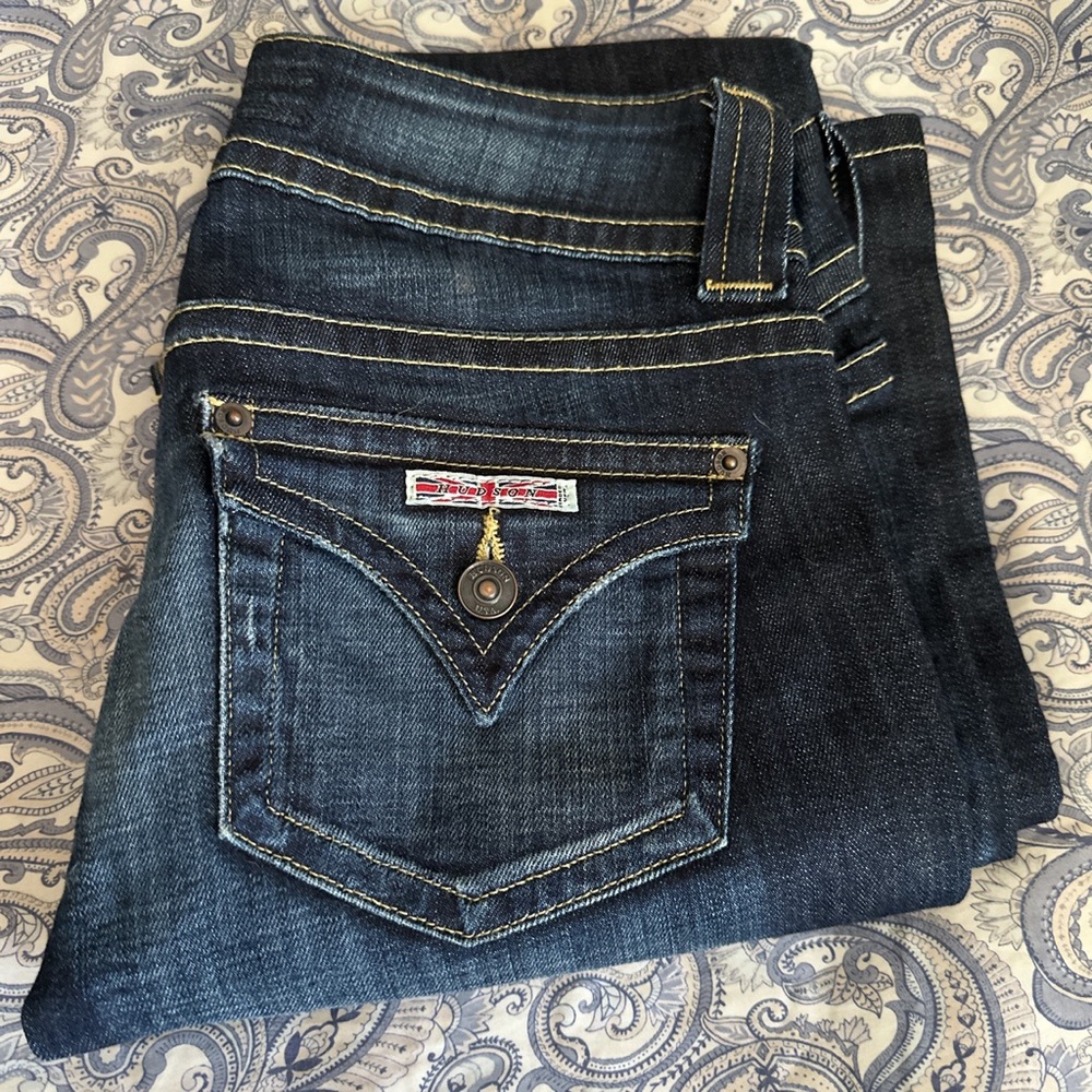 Boot cut jeans Brand Hudson!! Size 26 fits 25